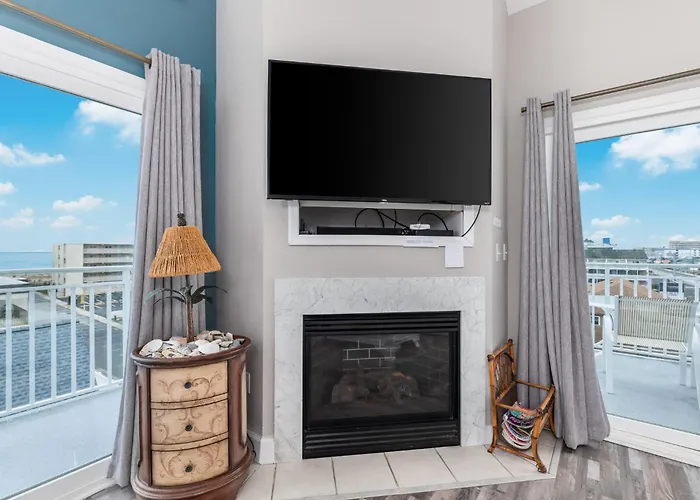 3 Bedroom With Vaulted Ceilings & Scenic Views *