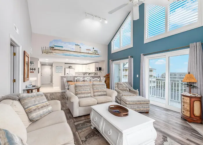 3 Bedroom With Vaulted Ceilings & Scenic Views *