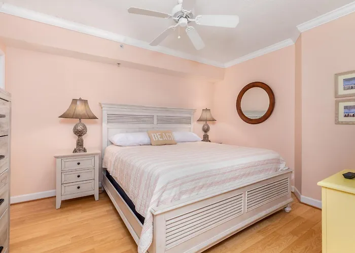3 Bedroom With Vaulted Ceilings & Scenic Views *