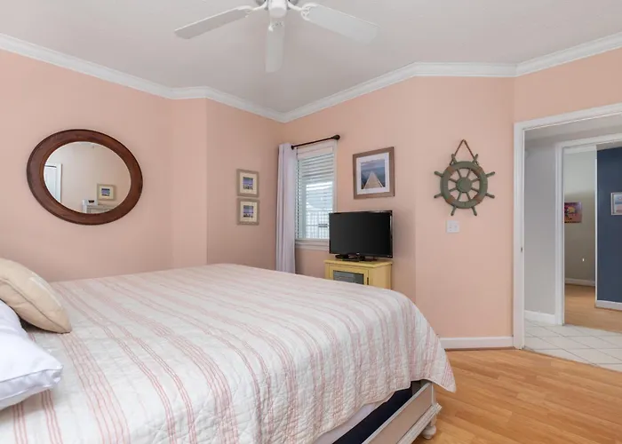 3 Bedroom With Vaulted Ceilings & Scenic Views
