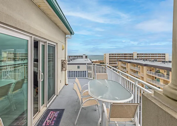 3 Bedroom With Vaulted Ceilings & Scenic Views *